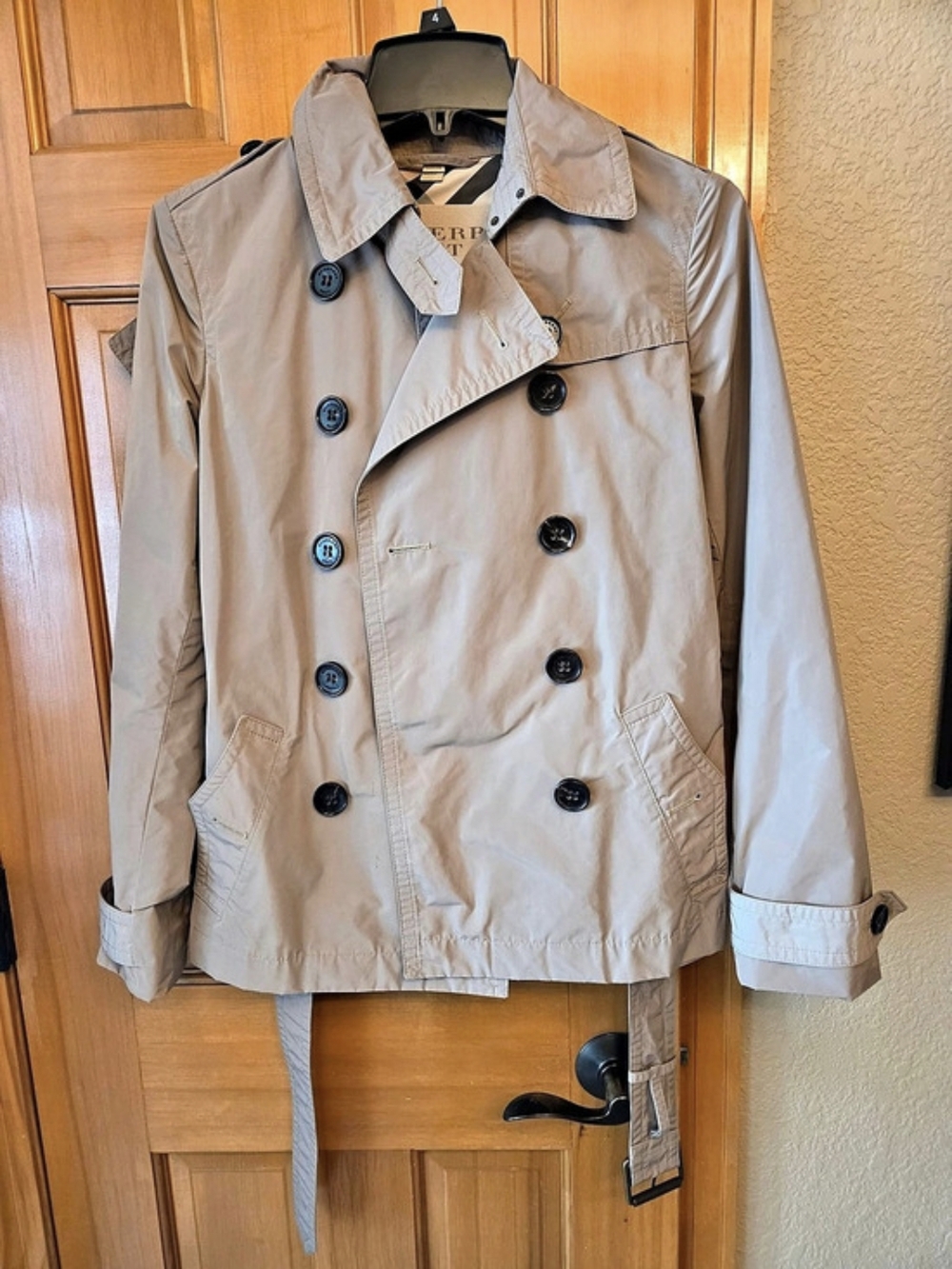 Burberry Brit trench coat Double-Breasted Trench Coat in Beige Size Small